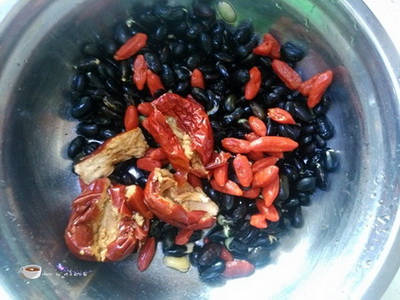 红枣枸杞黑豆豆浆做法步骤3