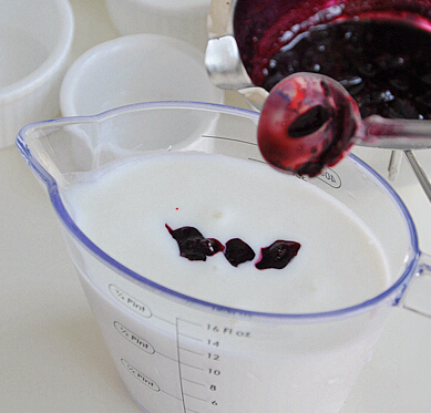樱桃蜂蜜酸奶漩冰棒的做法步骤7