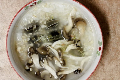 丝瓜燕麦海鲜粥做法步骤2