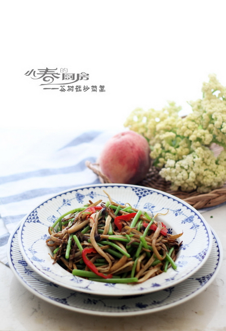 茶树菇炒茼蒿