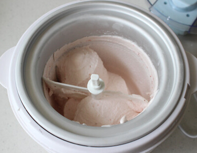 草莓酸奶冰淇淋的做法步骤6