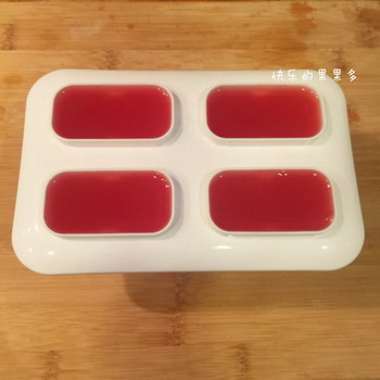 西瓜蜂蜜冰棍做法步骤8