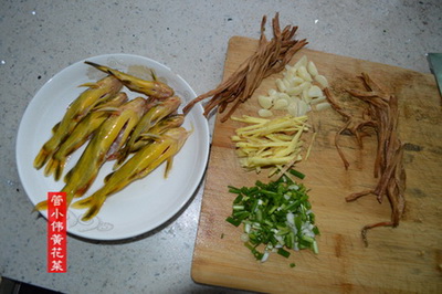 黄刺鱼煮黄花菜汤做法步骤4