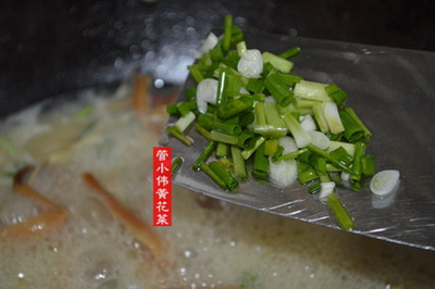黄刺鱼煮黄花菜汤做法步骤10