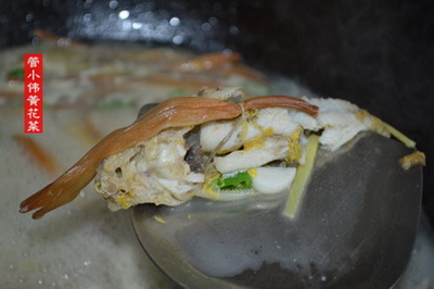 黄刺鱼煮黄花菜汤的做法