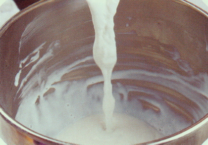 植脂鲜奶油的打发技巧做法步骤4