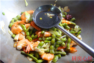 毛豆烹草虾步骤10