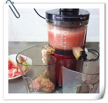 红柚雪梨西瓜汁做法步骤4