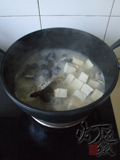 黑鱼木耳豆腐汤步骤8