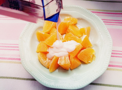 酸奶淋甜橙步骤2