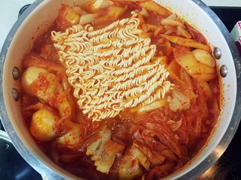 韩式辣白菜汤步骤4