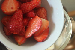 草莓奶昔步骤4
