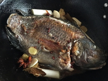 红烧鱼煮宽面步骤6
