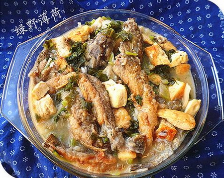 海鲶鱼雪菜炖豆腐的做法