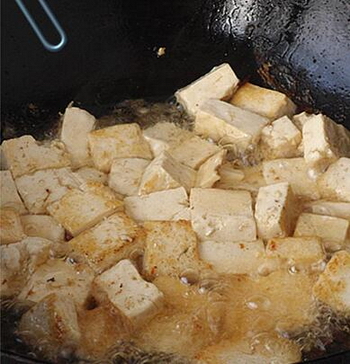 海鲶鱼雪菜炖豆腐的做法步骤3