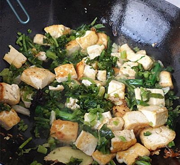 海鲶鱼雪菜炖豆腐的做法步骤5