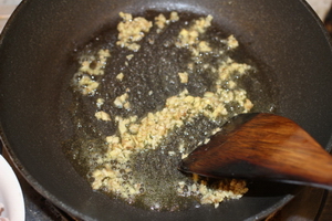 香脆笋肉煎饺的做法步骤9