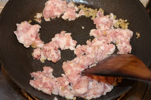 香脆笋肉煎饺的做法步骤11