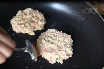 鲜虾豆腐饼的做法步骤8