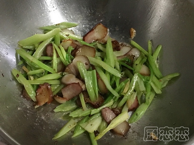芹菜炒腊肉的做法步骤8