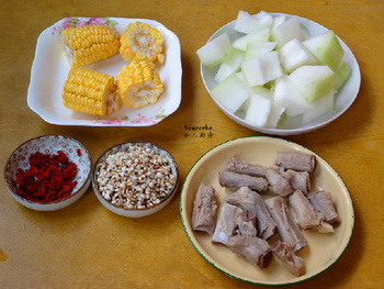 夏季清热解暑的冬瓜排骨汤的做法步骤3