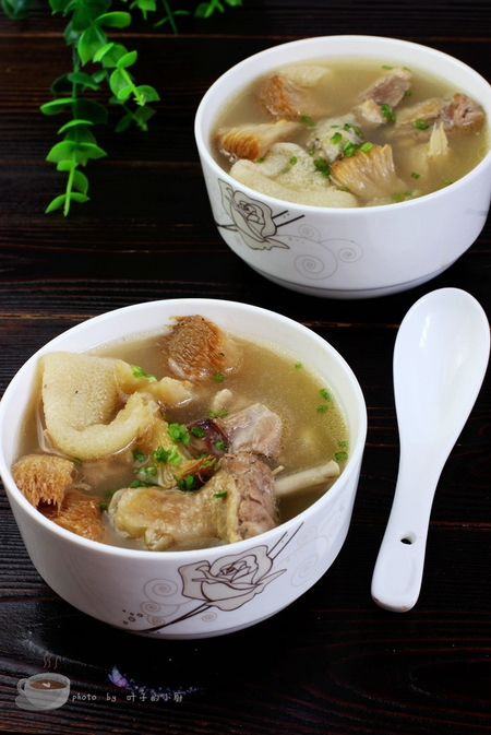 竹荪猴头菇老鸭汤的做法,夏季煲汤首选老鸭汤制作诀窍图