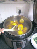 脊骨胡萝卜香菇玉米汤的做法步骤8