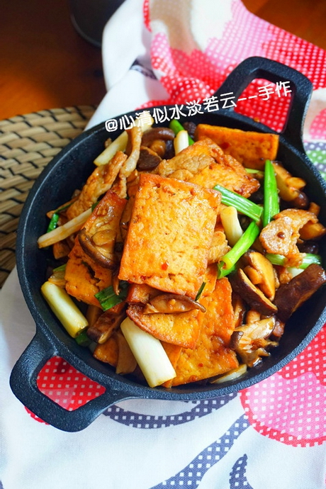 干锅香菇豆腐煲的做法