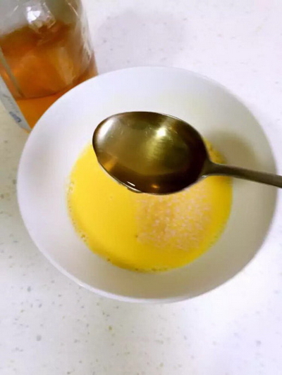 酵母版蜂蜜松饼的做法步骤2
