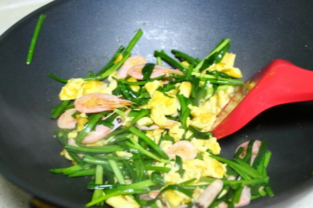 鸡蛋炒北极虾的做法步骤7