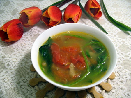 西红柿菠菜汤的做法