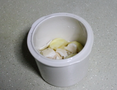 椰肉银耳梨汤的做法步骤2