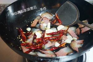 腊肉炒手撕包菜的做法步骤6