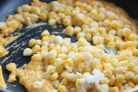 咸蛋黄炸玉米粒的做法步骤8