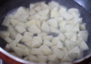 焦香肉末土豆的做法步骤2