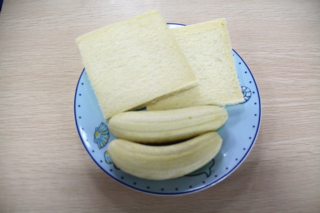 香蕉吐司卷的做法步骤1