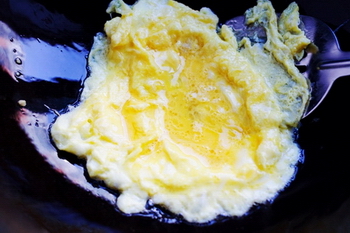 鸡蛋炒粉皮的做法步骤4