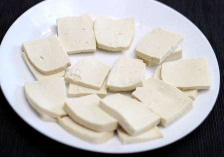 剁椒煎豆腐的做法步骤2