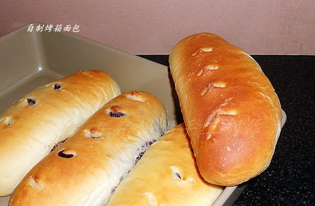 蓝莓酱夹心面包