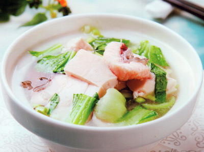 清炖鱼汤的做法