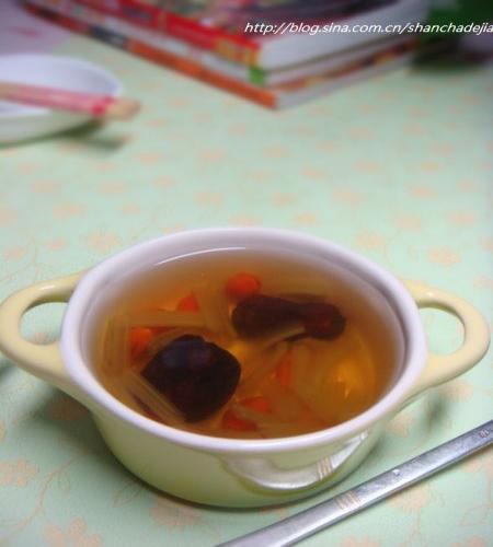 杞枣芹菜汤的做法步骤