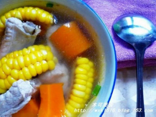 胡萝卜玉米排骨汤的做法步骤