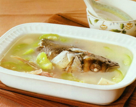 (1)丝瓜豆腐鱼头汤的做法步骤