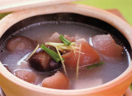 香菇红枣猪蹄汤的做法步骤