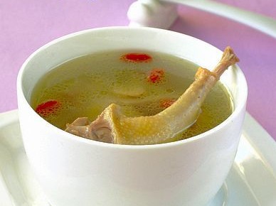 枸杞子黄芪乳鸽汤的做法步骤