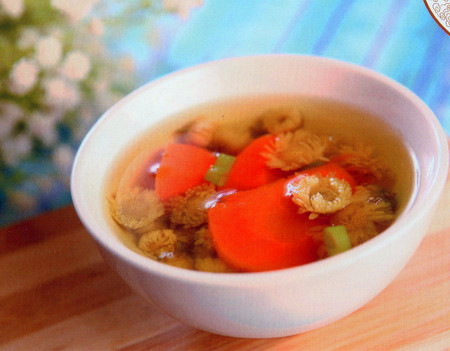 (1)菊花胡萝卜汤的做法步骤