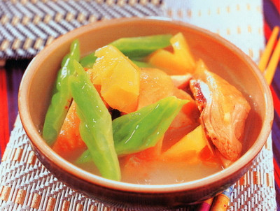 苦瓜菠萝炖鸡汤的做法步骤