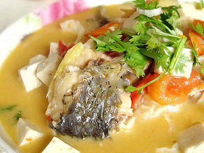 香菜豆腐鱼头汤的做法步骤